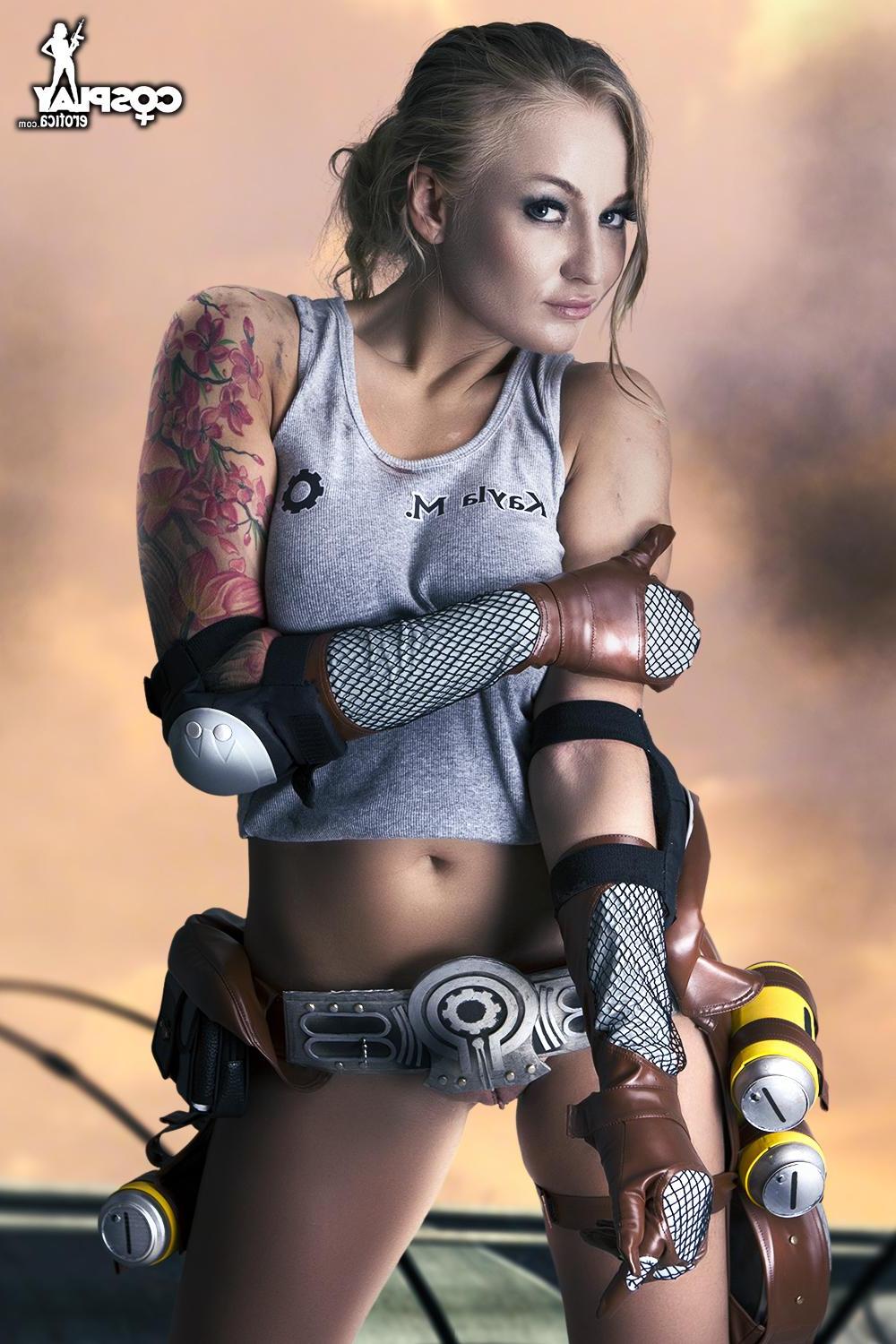 12P Busty model Kayla dresses as Anya Stroud from Gears Of War