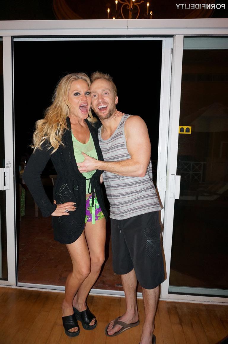 16P Busty MILF Kelly Madison shows off her curvy body