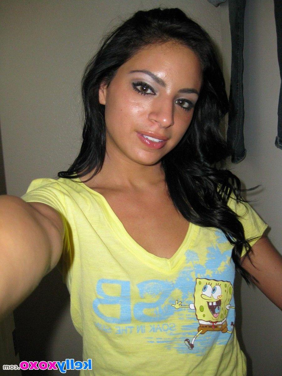 16P Pictures of teen Kelly XoXo showing her hot body
