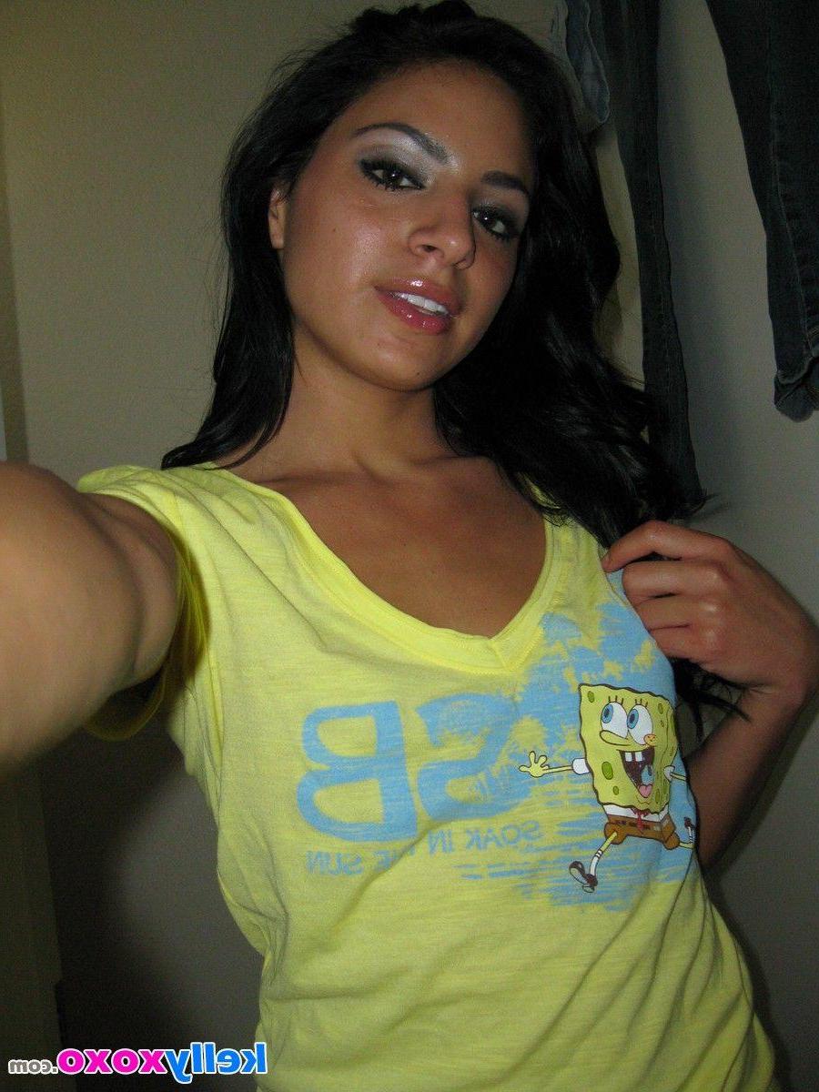 16P Pictures of teen Kelly XoXo showing her hot body