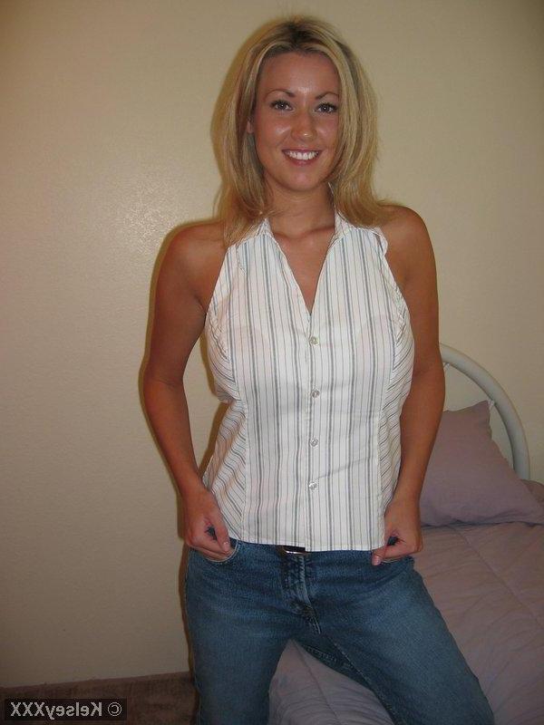 20P Pictures of Kelsey XXX having fun with a sucker