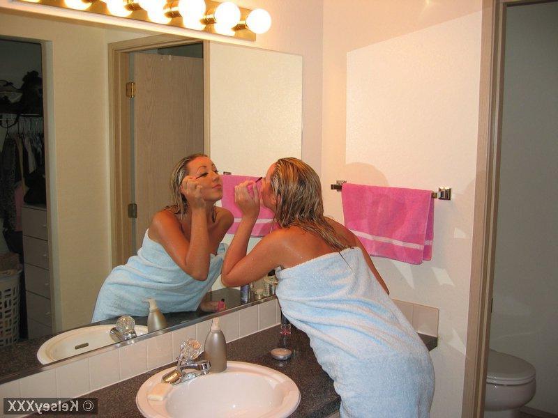 20P Pictures of Kelsey XXX having some fun after her shower
