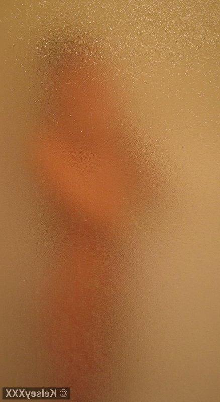 20P Pictures of Kelsey XXX having some fun after her shower
