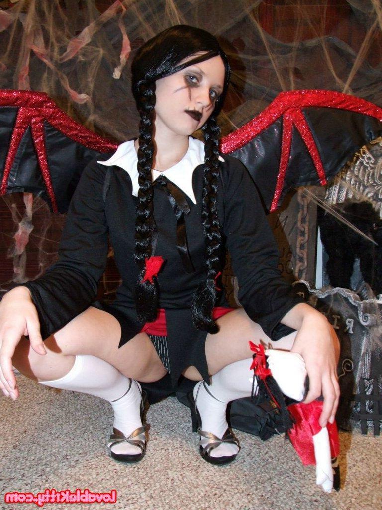 15P Pictures of Lovable Kitty gone Gothic