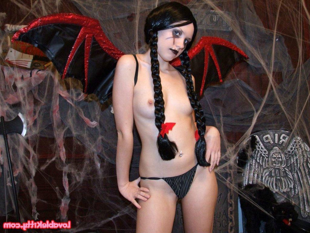 15P Pictures of Lovable Kitty gone Gothic