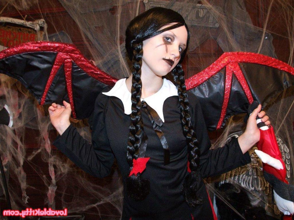 15P Pictures of Lovable Kitty gone Gothic