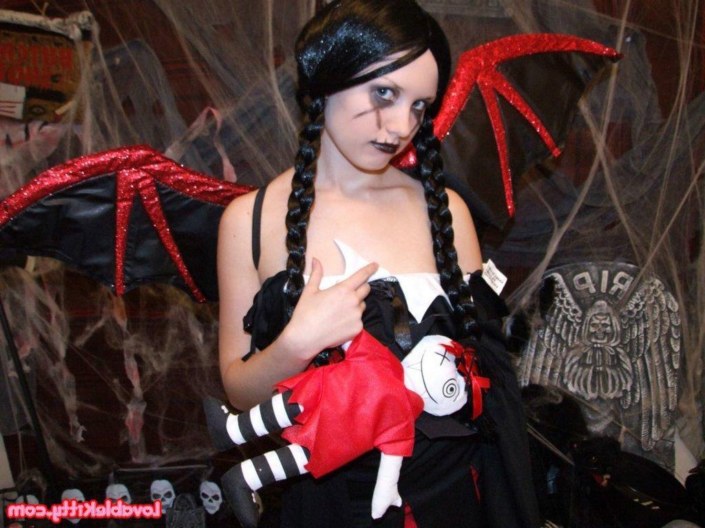 15P Pictures of Lovable Kitty gone Gothic