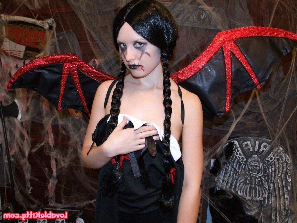 15P Pictures of Lovable Kitty gone Gothic