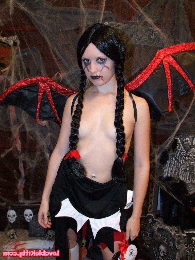 15P Pictures of Lovable Kitty gone Gothic