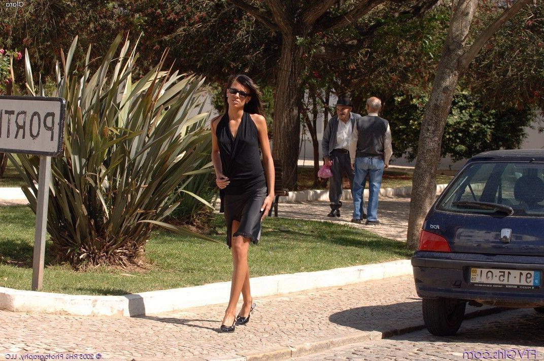 20P Pictures of Clara showing her hot body
