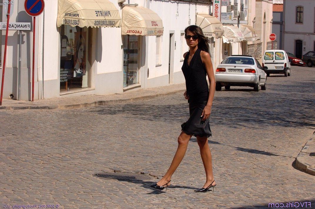 20P Pictures of Clara showing her hot body