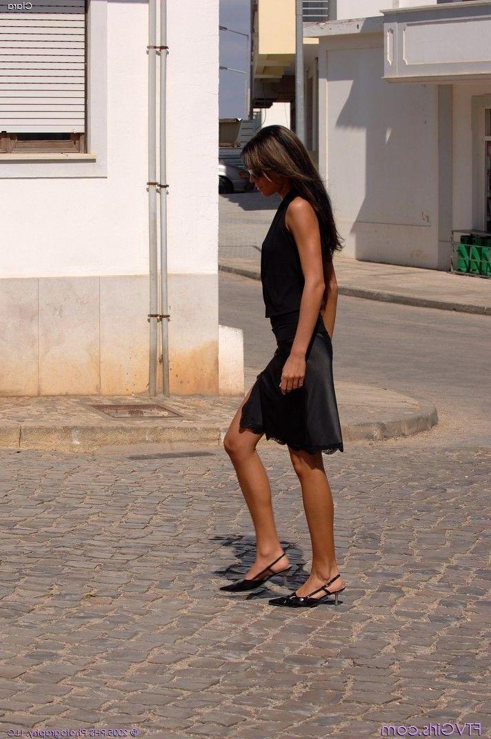 20P Pictures of Clara showing her hot body