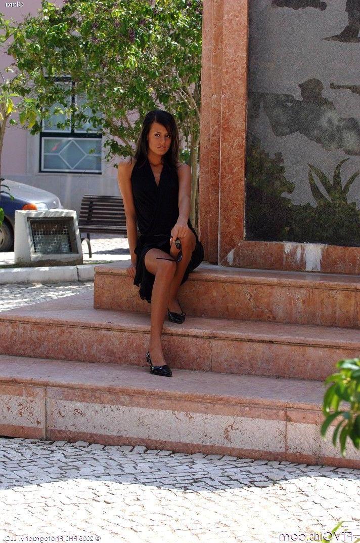 20P Pictures of Clara showing her hot body