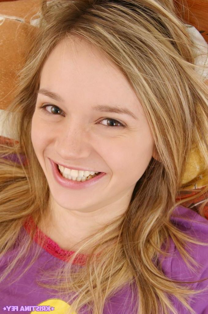 15P Pics of Kristina Fey showing you her naked body