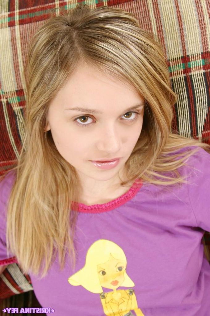15P Pics of Kristina Fey showing you her naked body