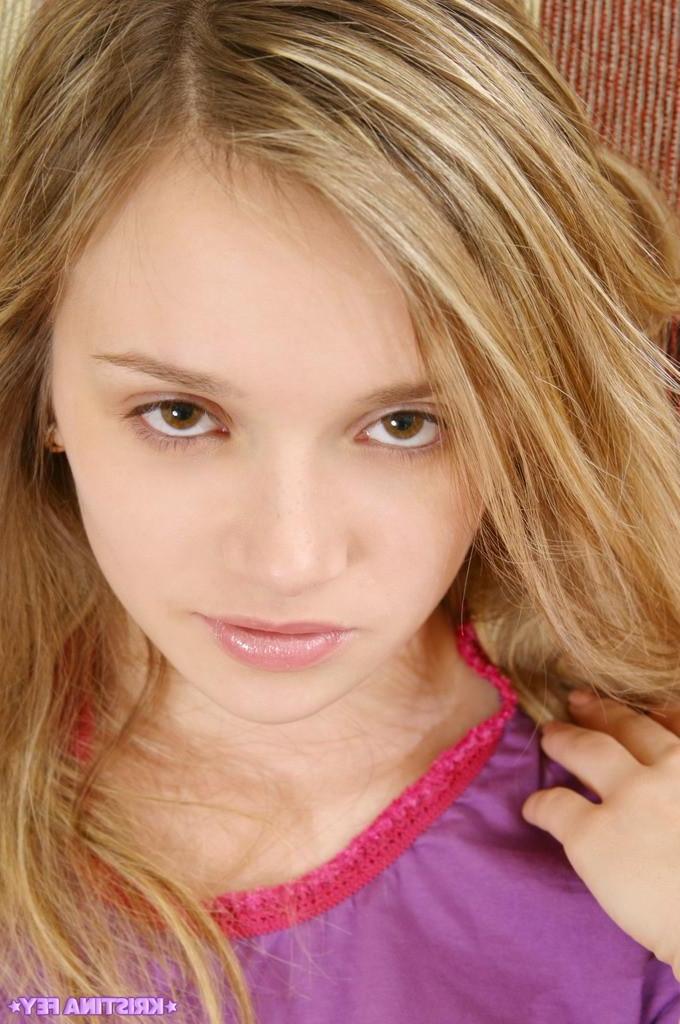 15P Pics of Kristina Fey showing you her naked body