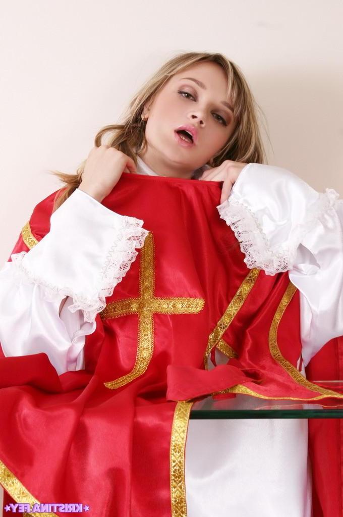 15P Pictures of Kristina Fey stripping out of a costume