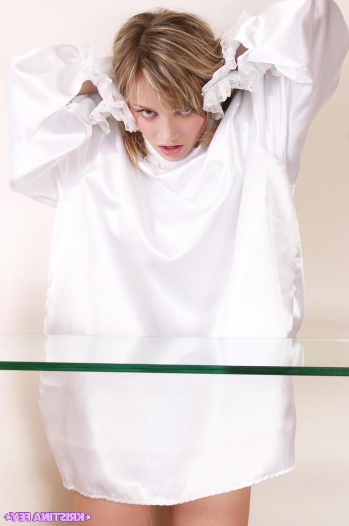 15P Pictures of Kristina Fey stripping out of a costume
