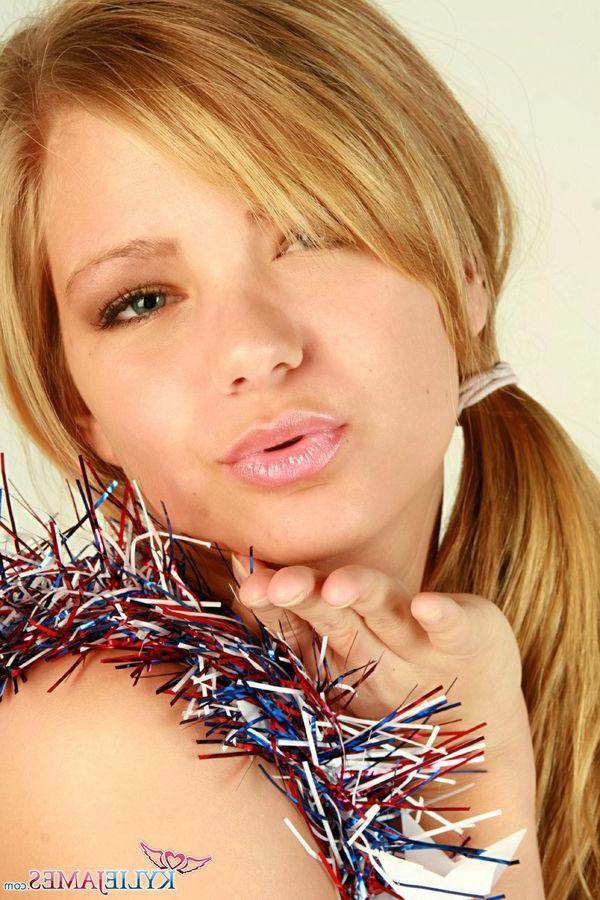 15P Pictures of teen Kylie James showing off her hot teen body