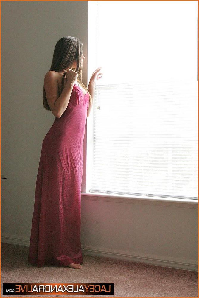 20P Pictures of Lacey Alexandra exposing her beautiful body