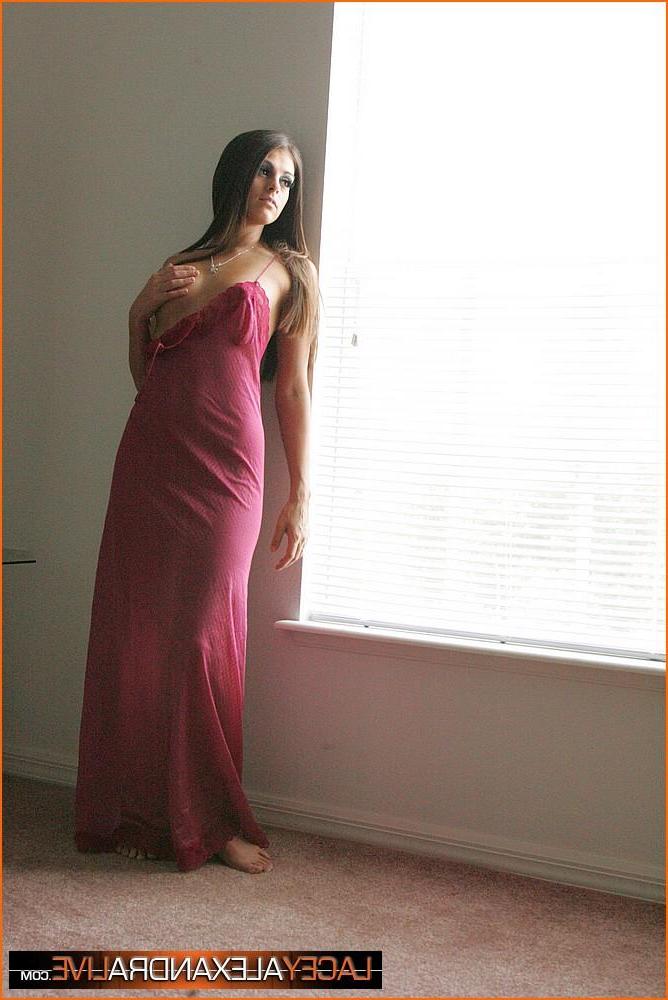 20P Pictures of Lacey Alexandra exposing her beautiful body