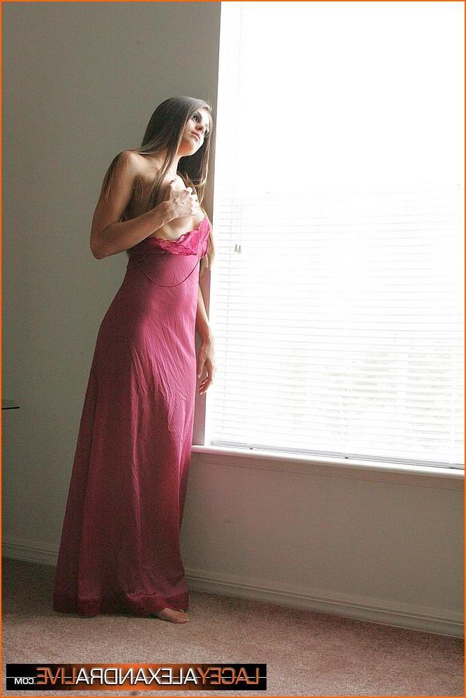 20P Pictures of Lacey Alexandra exposing her beautiful body