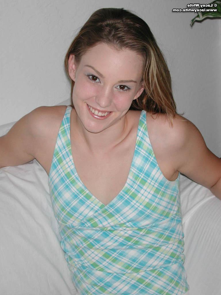 20P Pictures of Lacey White teasing with her hot body