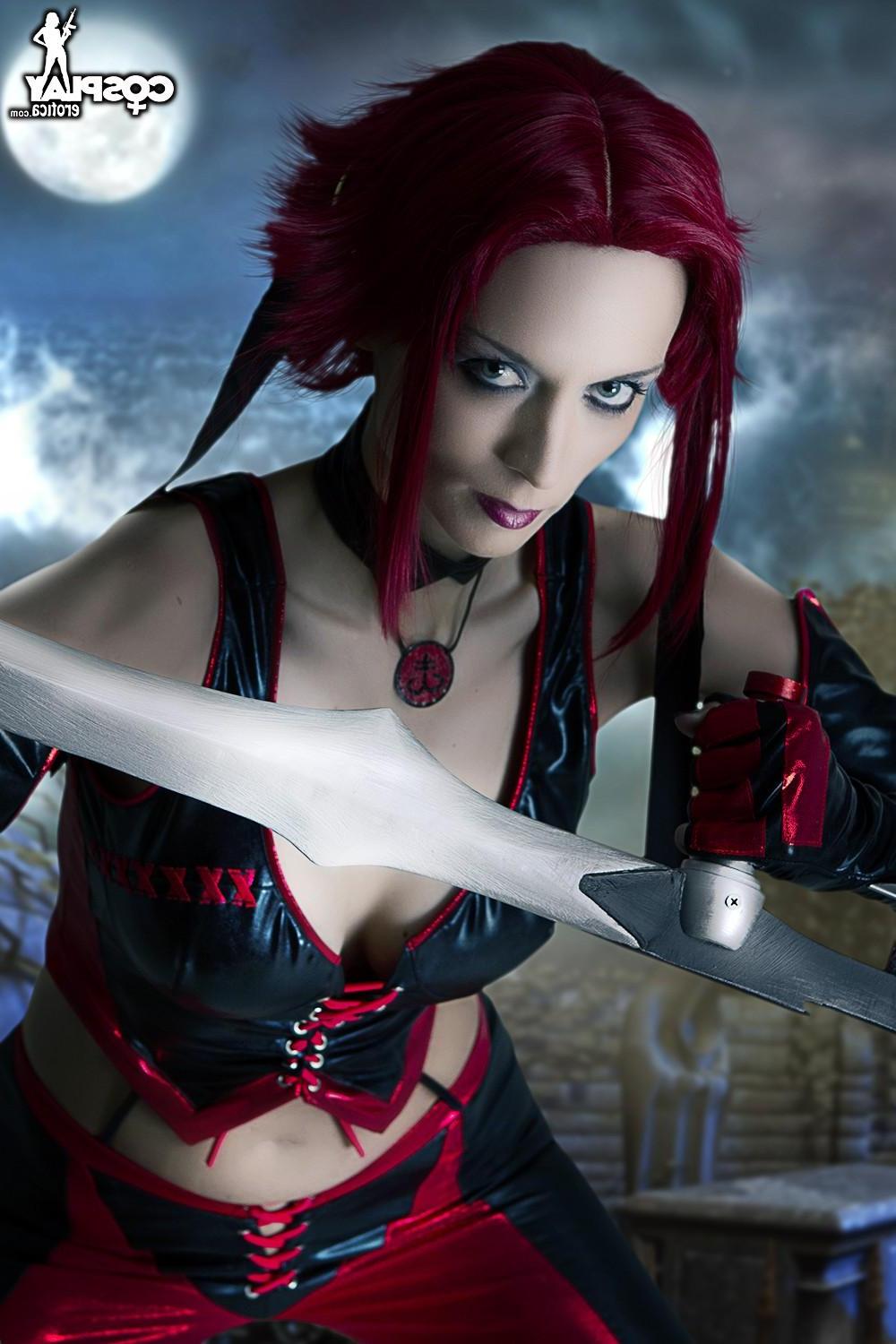 12P Beautiful redhead cosplayer Lana makes your fantasy come true