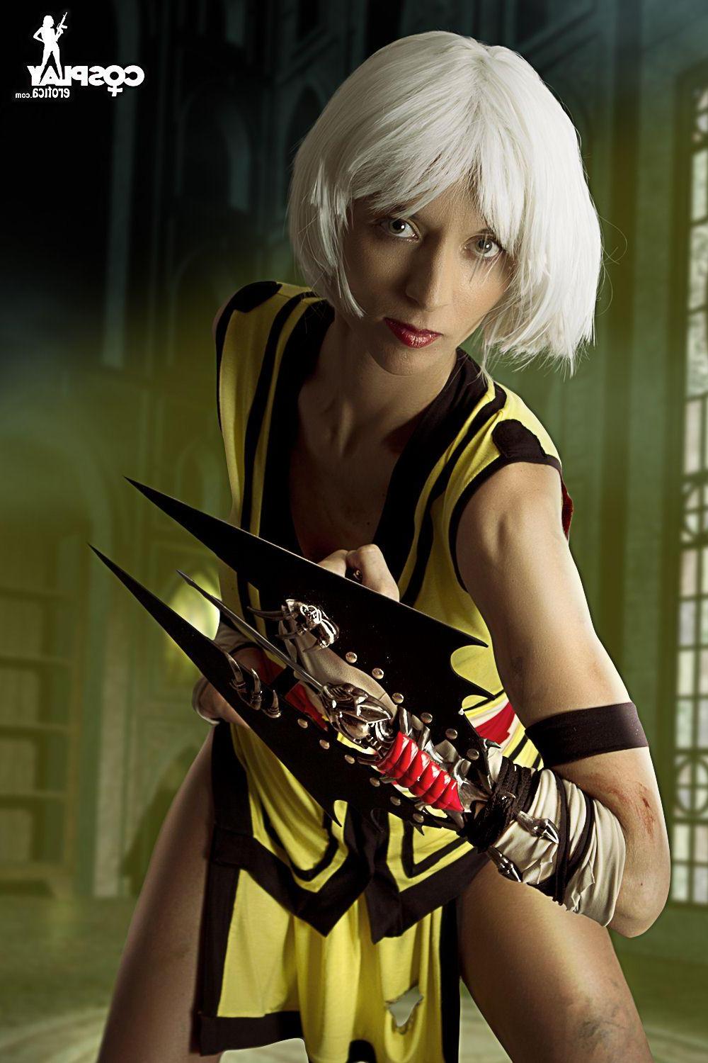 16P Pictures of cosplayer Lana doing a sexy Diablo set