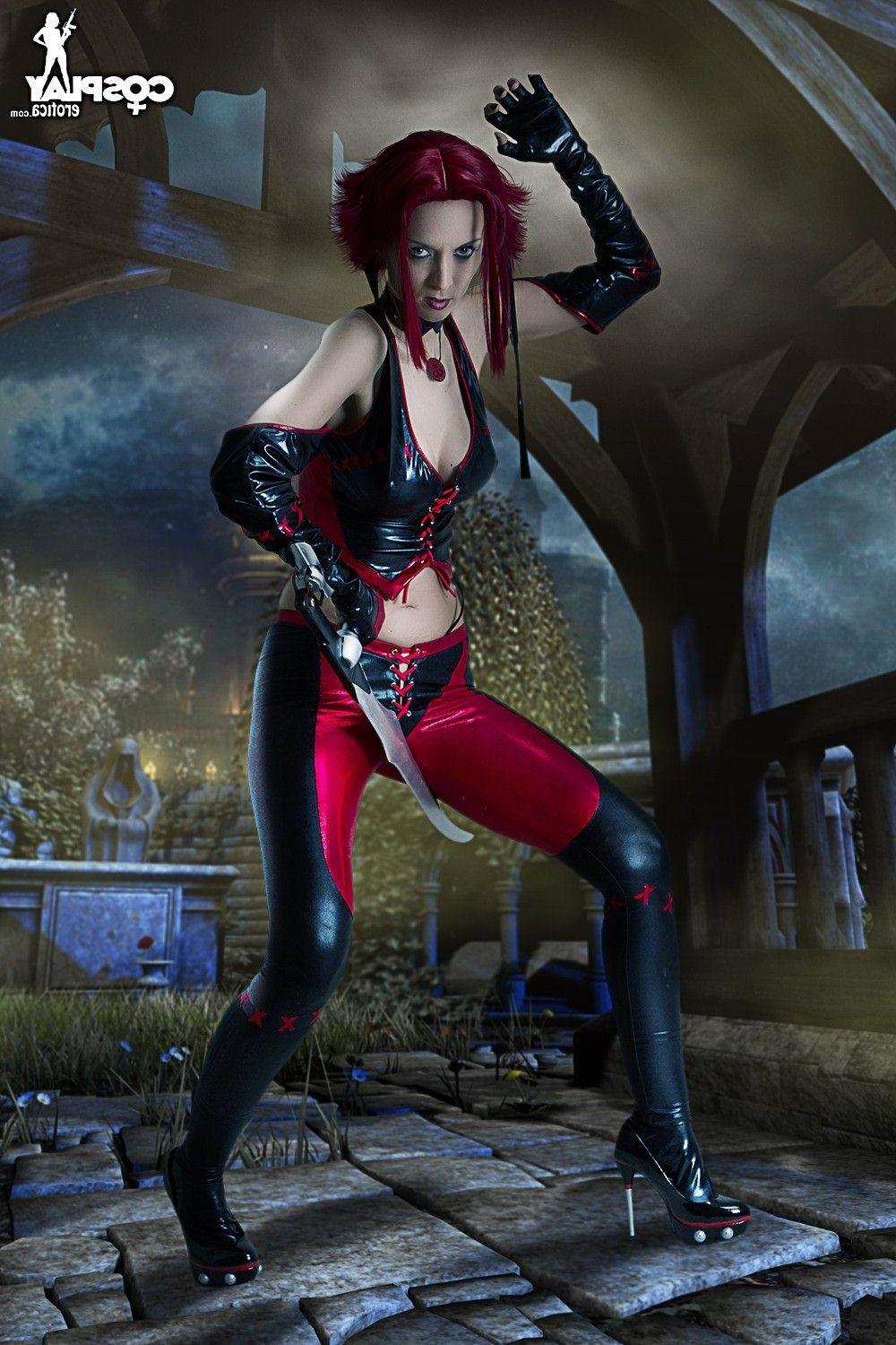 16P Pictures of sexy cosplayer Lana dressed as Bloodrayne