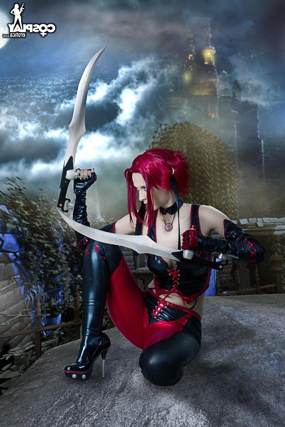 16P Pictures of sexy cosplayer Lana dressed as Bloodrayne