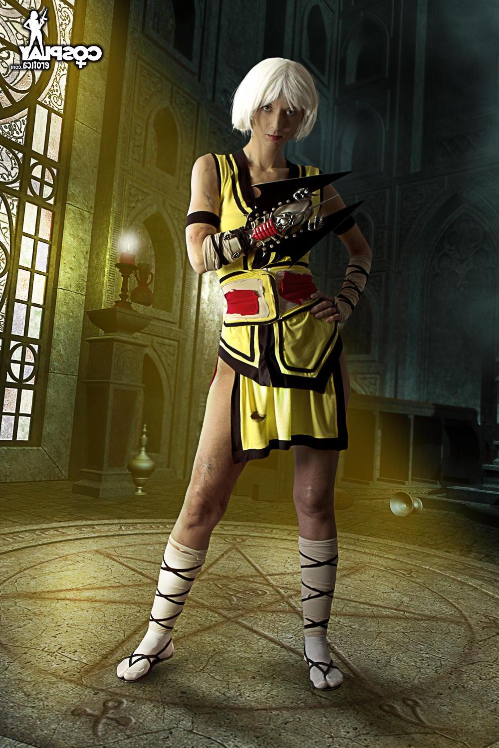 12P Cosplay babe Lana dresses as a sexy Monk from Diablo