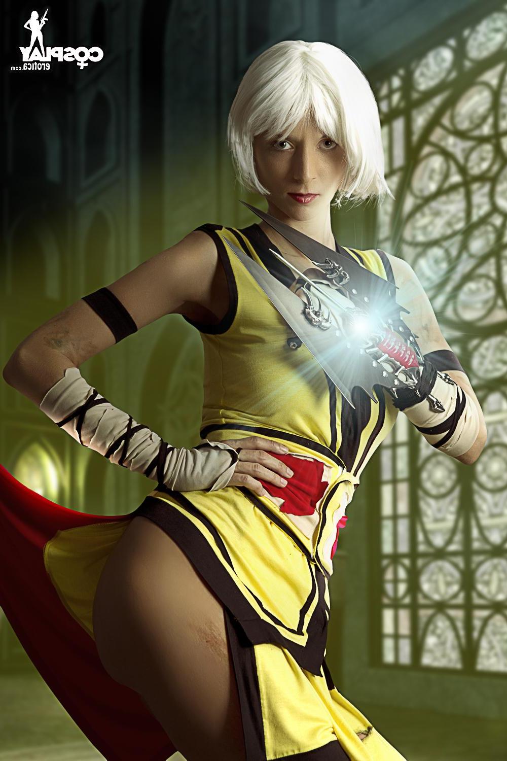 12P Cosplay babe Lana dresses as a sexy Monk from Diablo