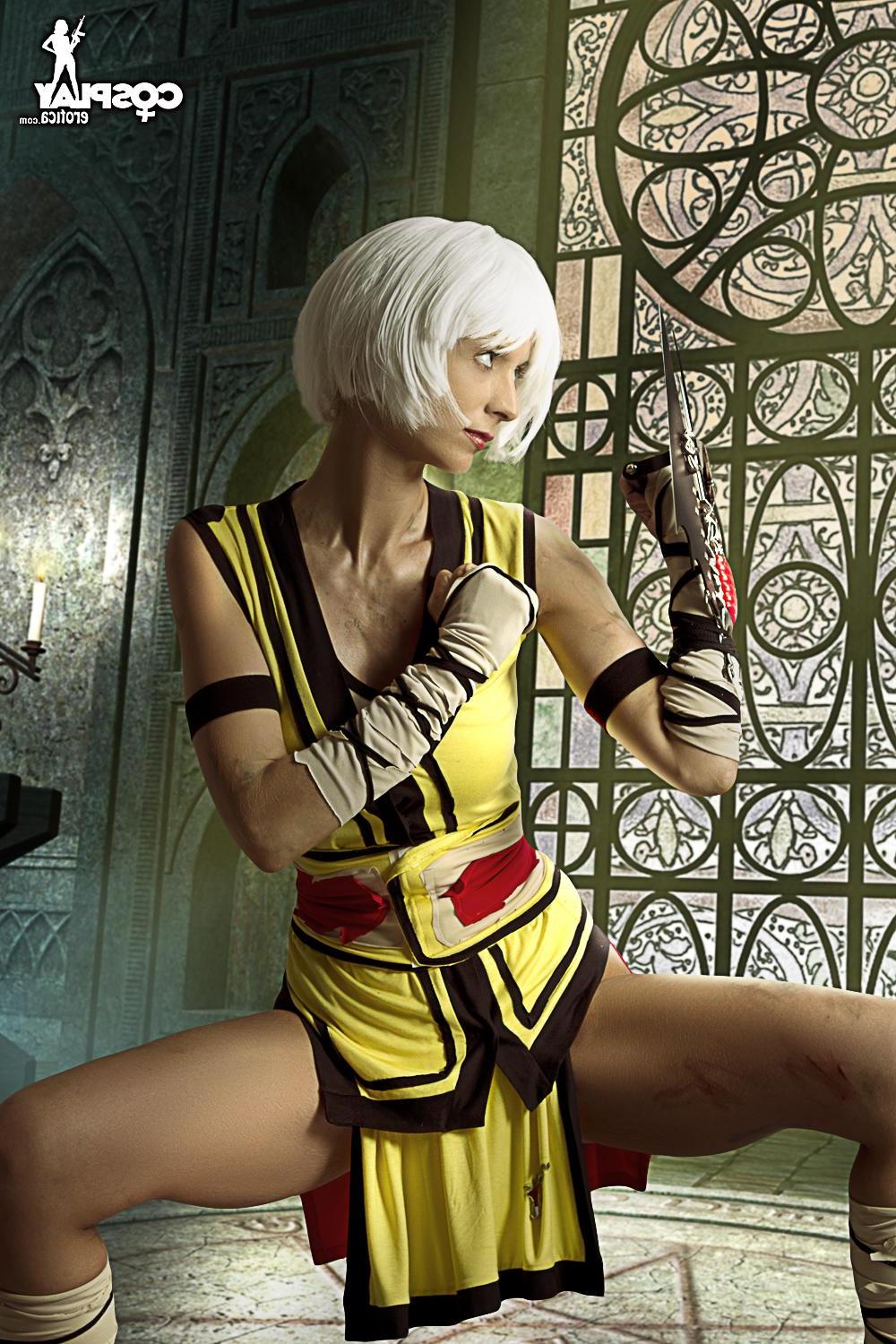 12P Cosplay babe Lana dresses as a sexy Monk from Diablo