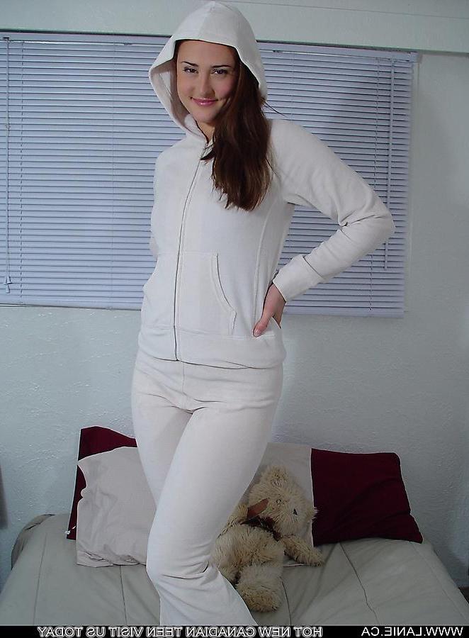 20P Pictures of teen star Lanie.ca ready for sex in bed