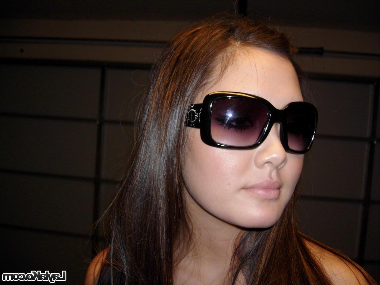 16P Pictures of teen babe Layla KO getting you hard with her hot body