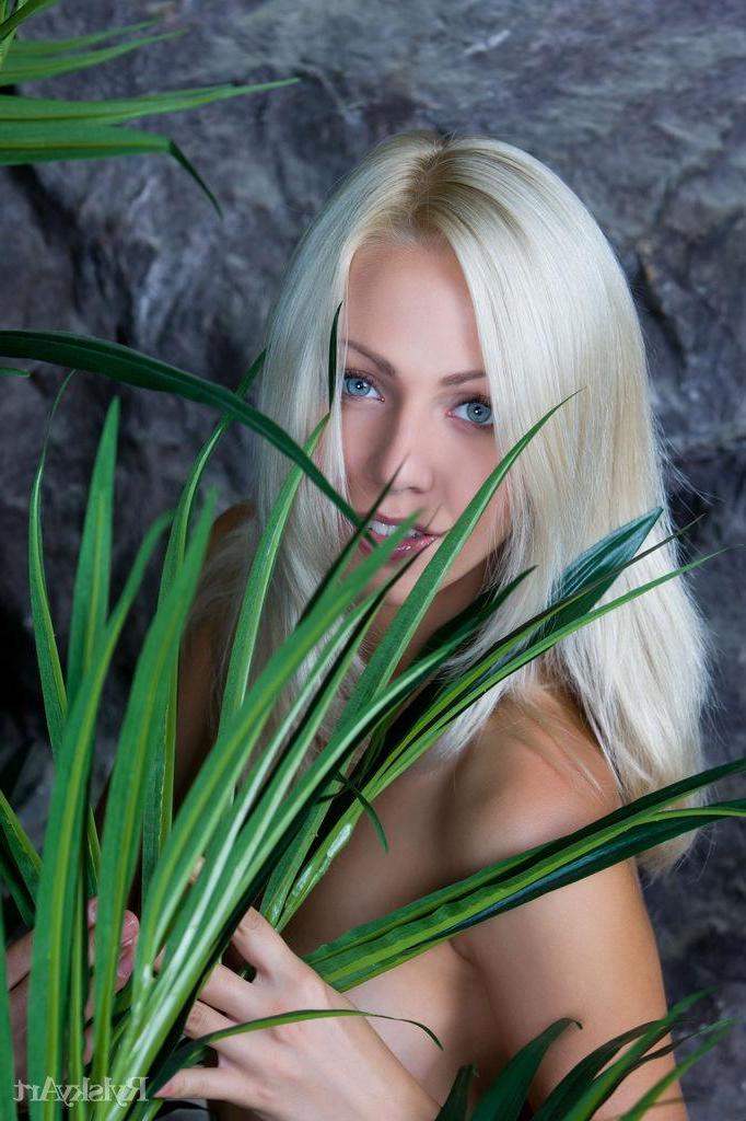 16P Gorgeous blonde Lija gets naked and spreads her legs