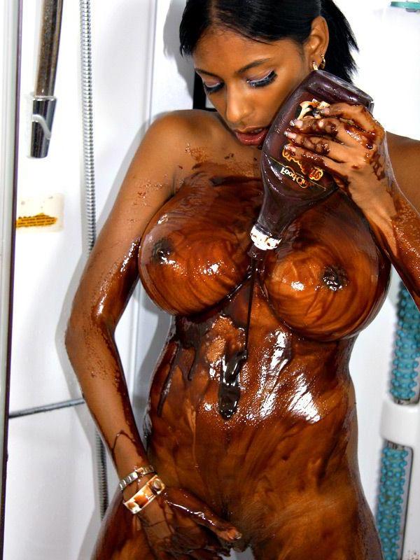 16P Pictures of Lil Chica rinsing chocolate syrup off her body