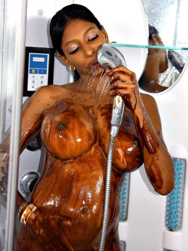 16P Pictures of Lil Chica rinsing chocolate syrup off her body