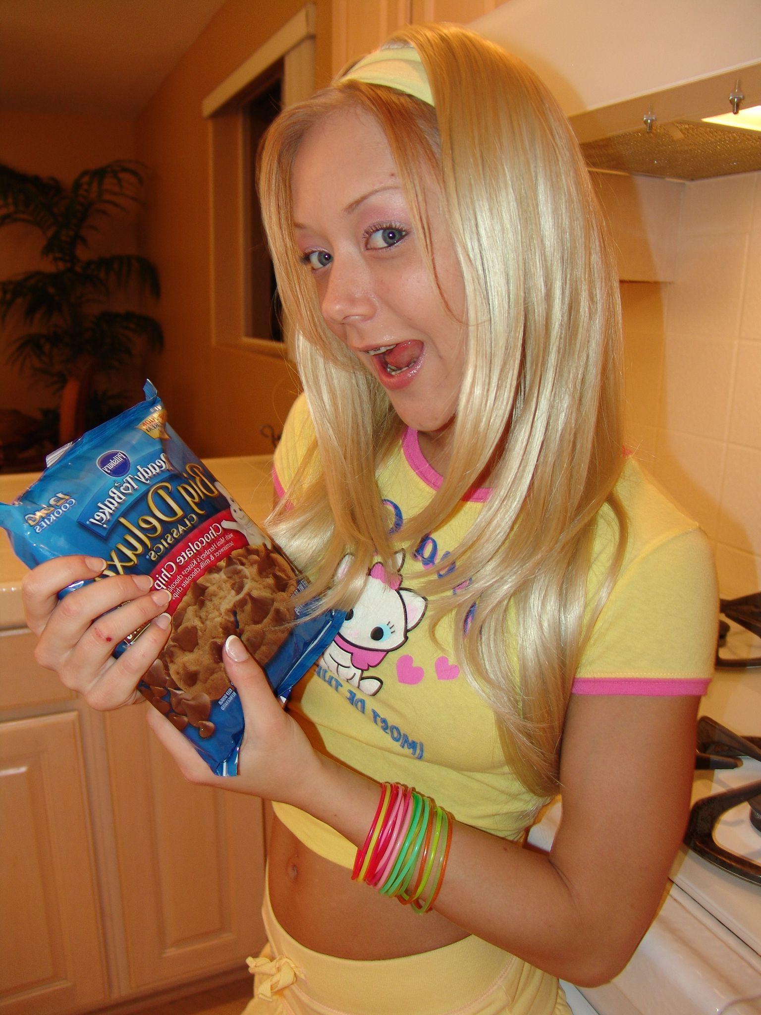 12P Pictures of teen Little Lexie being naughty with her body