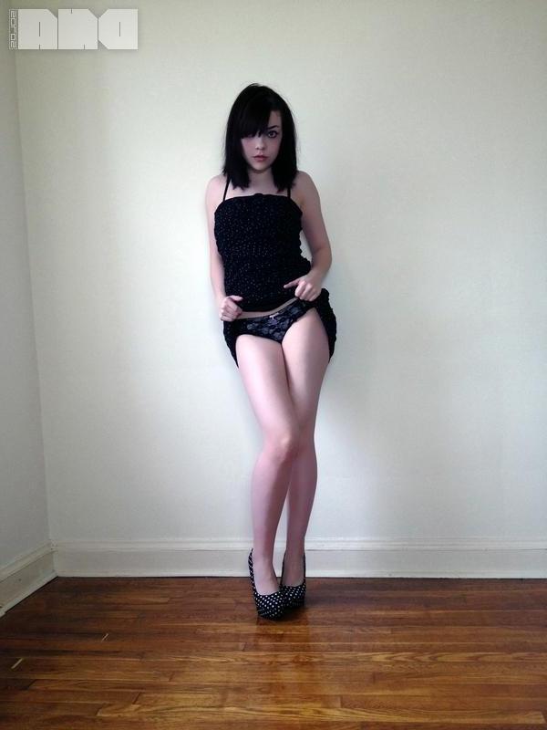 15P Sexy pinup Lilly Rose poses her hot body by the wall