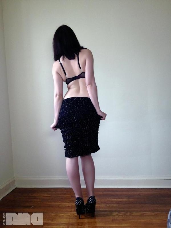 15P Sexy pinup Lilly Rose poses her hot body by the wall