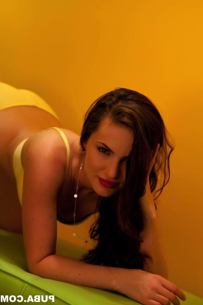 15P Sexy Lily Carter plays with her dripping wet pussy and amazing ass