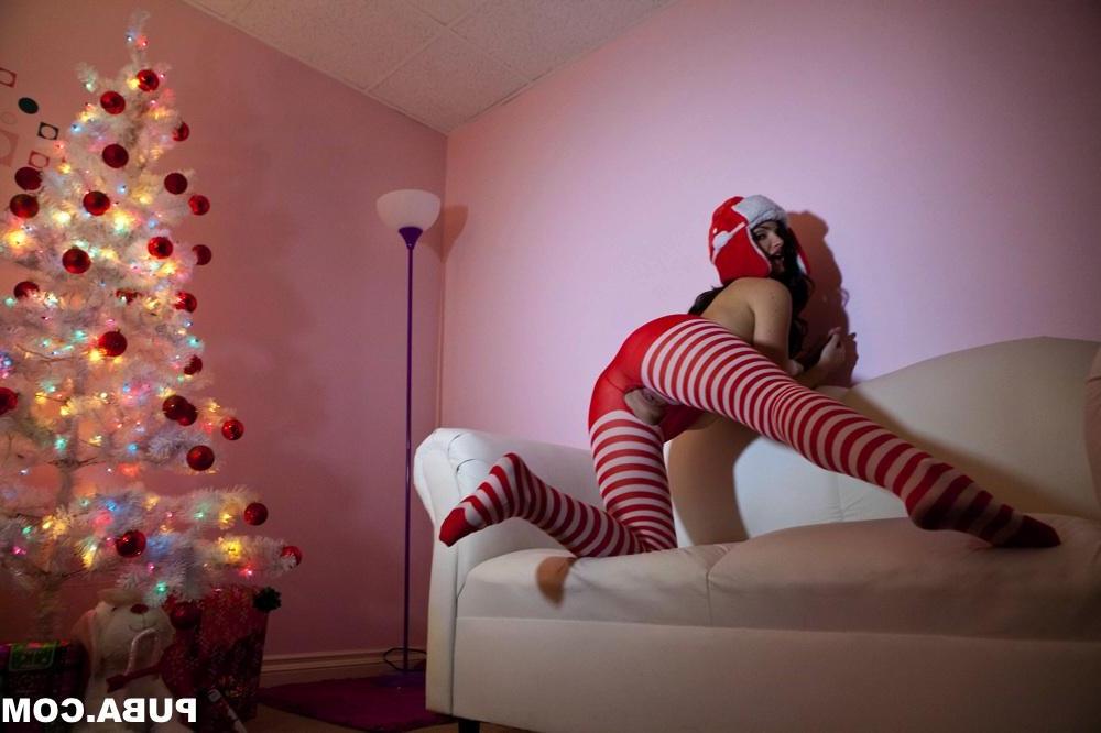 16P Squirting Christmas moments with sexy Lily