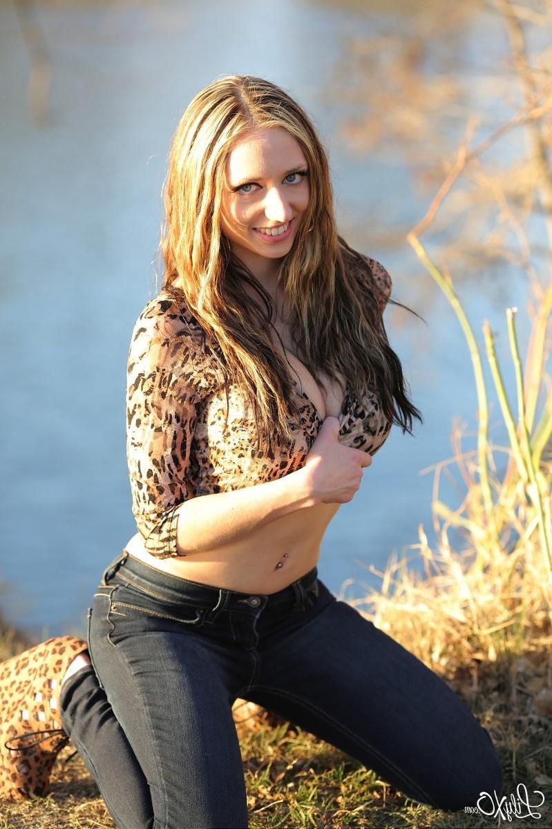 15P Beautiful girl Lily Xo flashes her sexy ass and thong outside