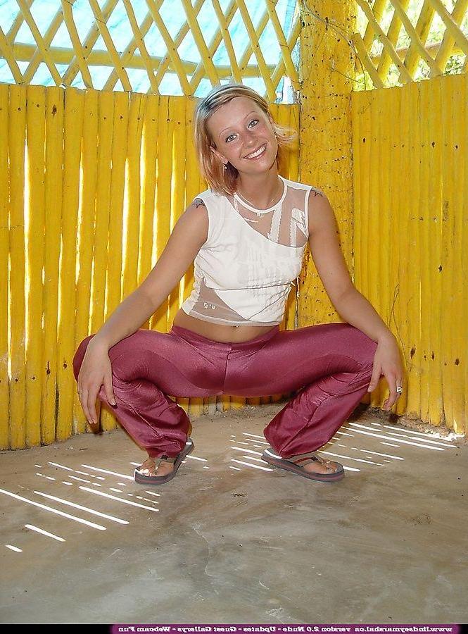 20P Pictures of Lindsey Marshal showing her hot teen body