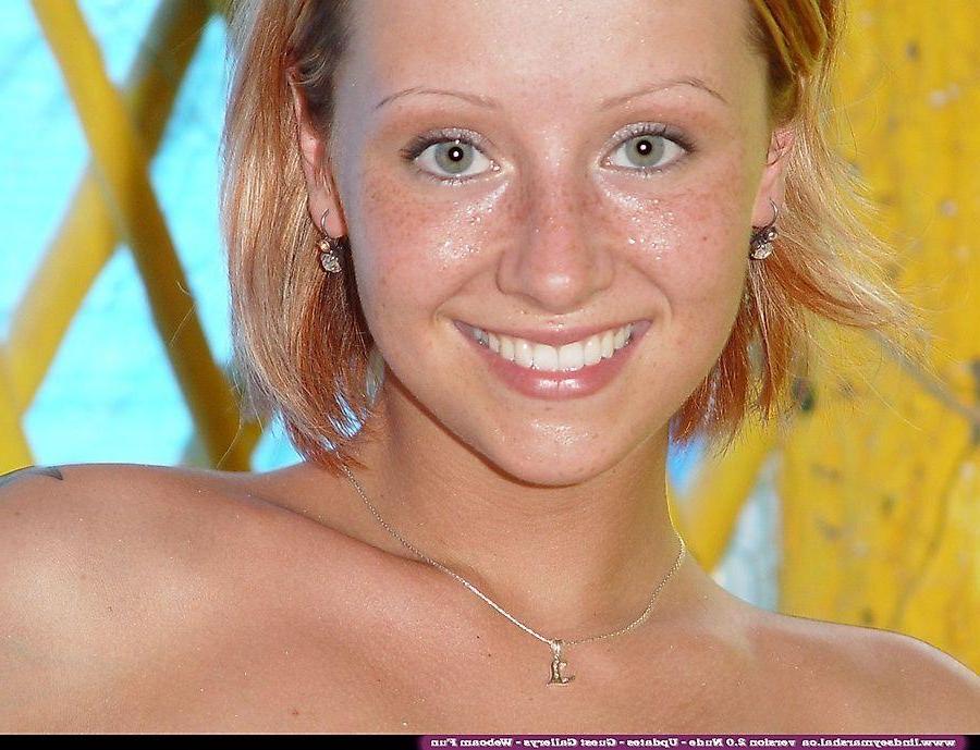 20P Pictures of Lindsey Marshal showing her hot teen body