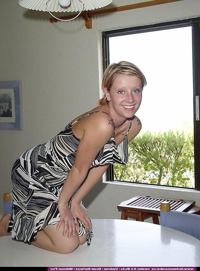20P Pictures of teen Lindsey Marshal showing her fuckable hot body