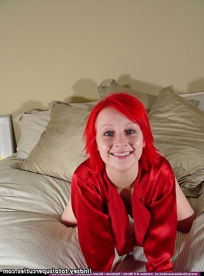 20P Pictures of Lindsey Marshal ready and willing in the bedroom
