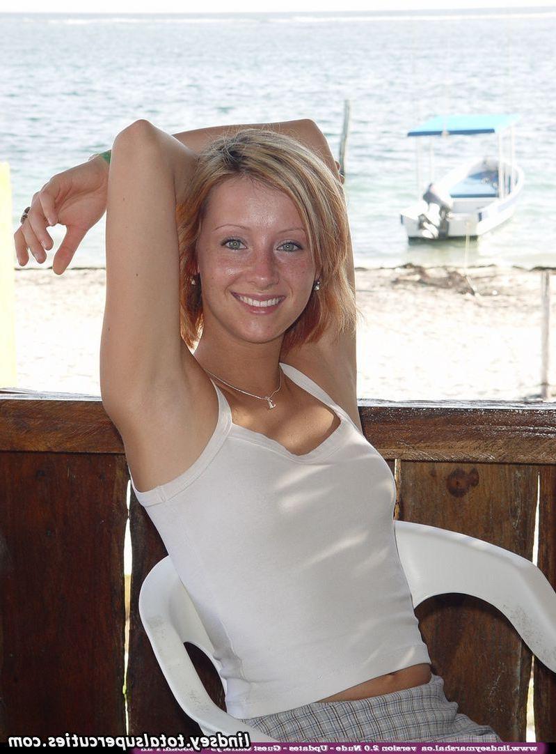 19P Pictures of teen girl Lindsey Marshal showing you her nude body